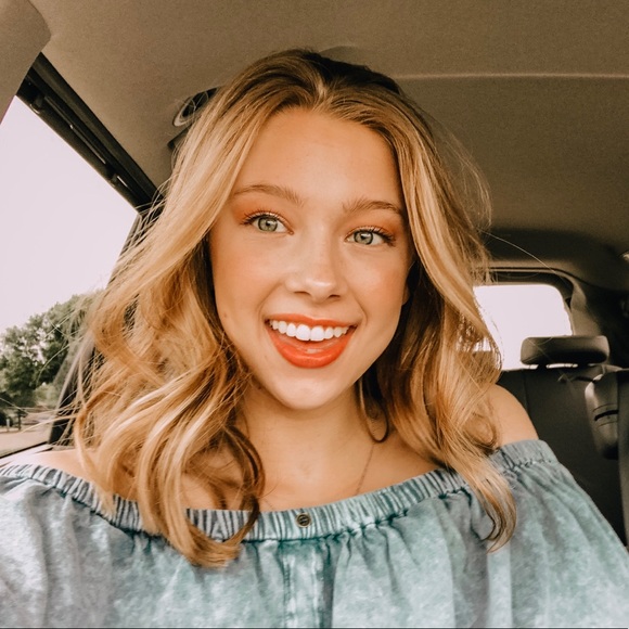 Meet your Posher, Kristen - Picture 1 of 1